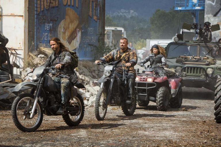 Colin-Cunningham-in-FALLING-SKIES-Episode-3.01-3.02-On-Thin-Ice-Collateral-Damage