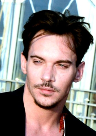 wpid-jonathan_rhys_meyers_cabourg_2013