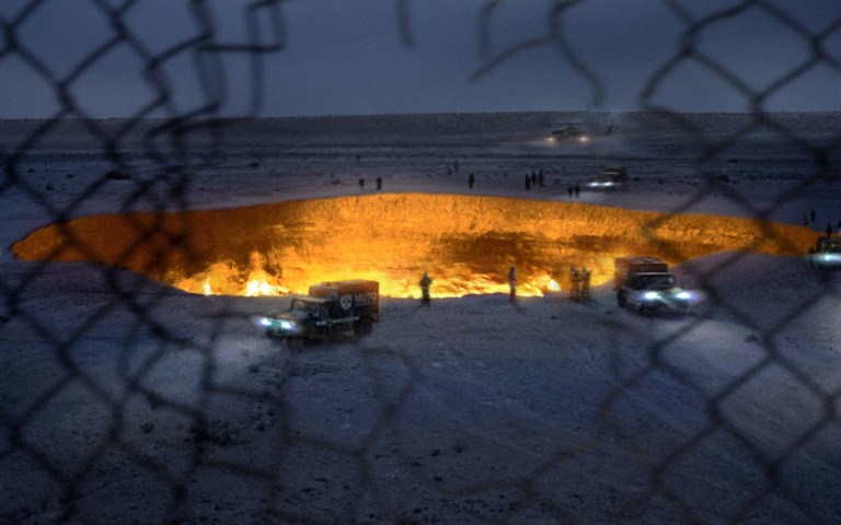 exclusive-mysterious-new-viral-image-teases-godzilla-trailer-150668-a-1386578309-1000-625