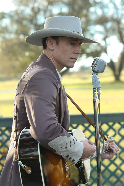 Tom Hiddleston- I Saw The Lightistl_01286