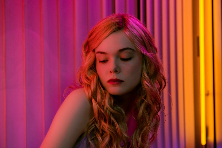 the-neon-demon-elle-fanning-picture